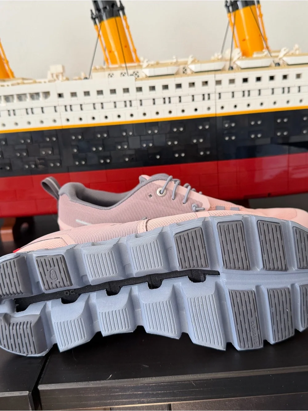 On Running Women's Sneakers in Pink and Gray - Picture 2 of 3